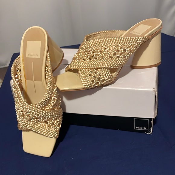 Dolce Vita Vanilla Woven Sandals - Picture 5 of 7